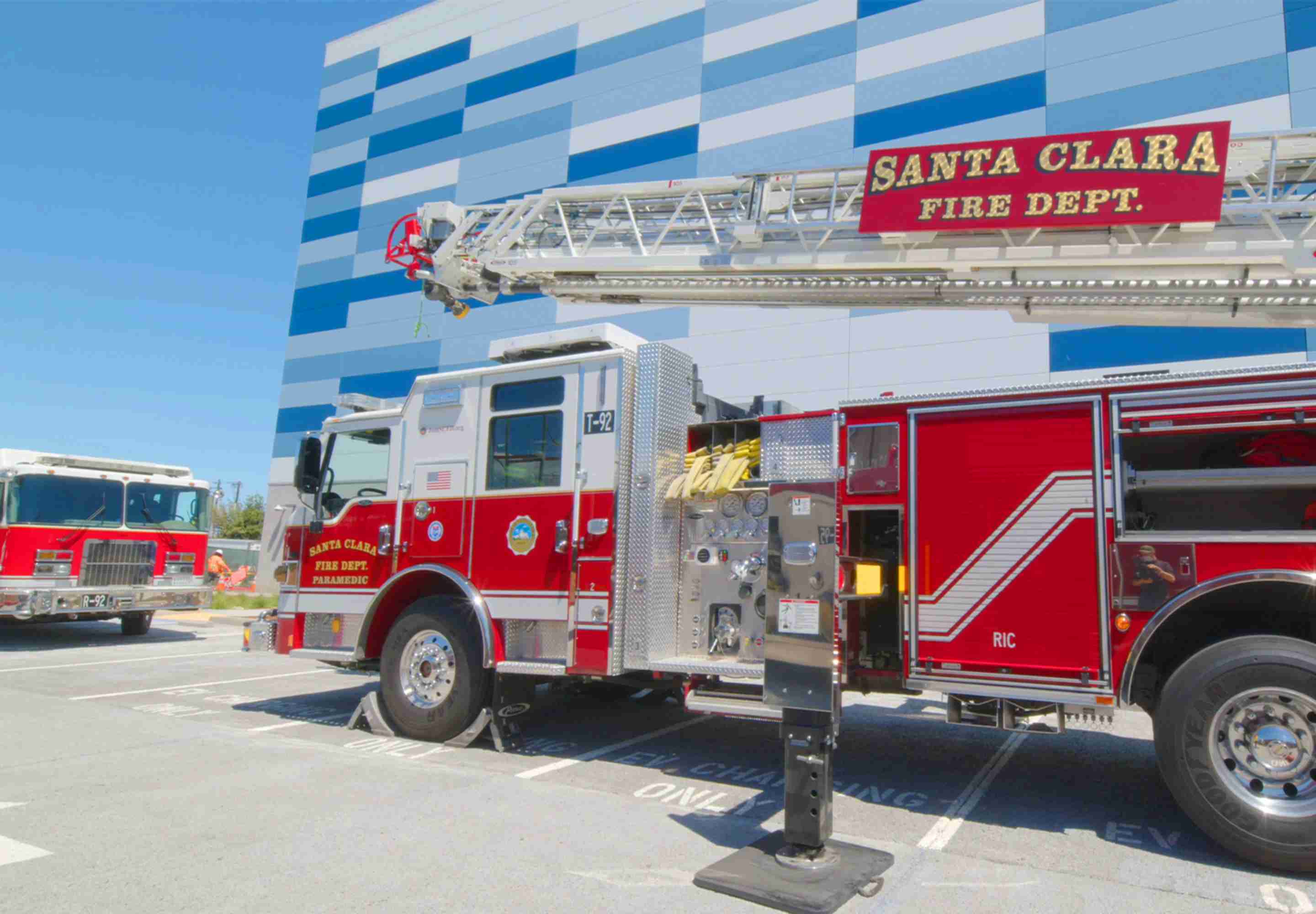 Community partners collaborating first responders 2880x2000