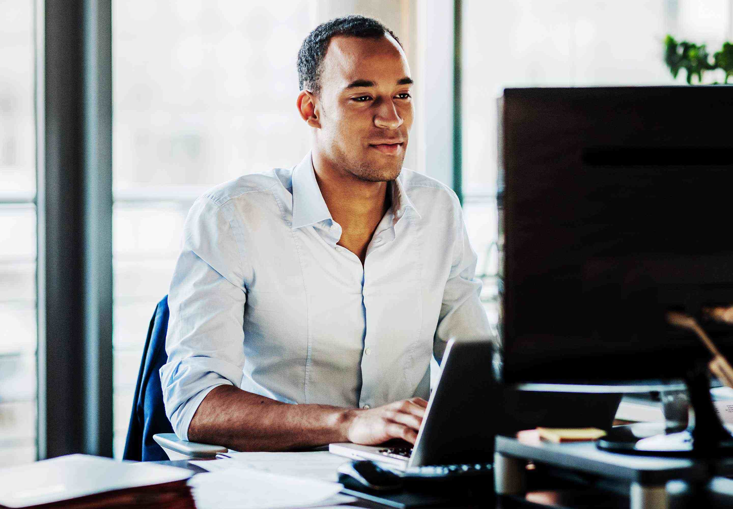 Rolling-out-new-workplace-communication-and-collaboration-tools-2880x2000