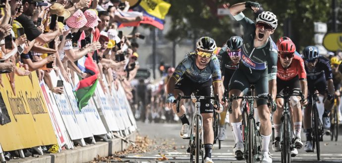 Cyclists on a finishing line