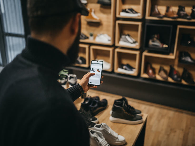 Scanning shoes on a shelve