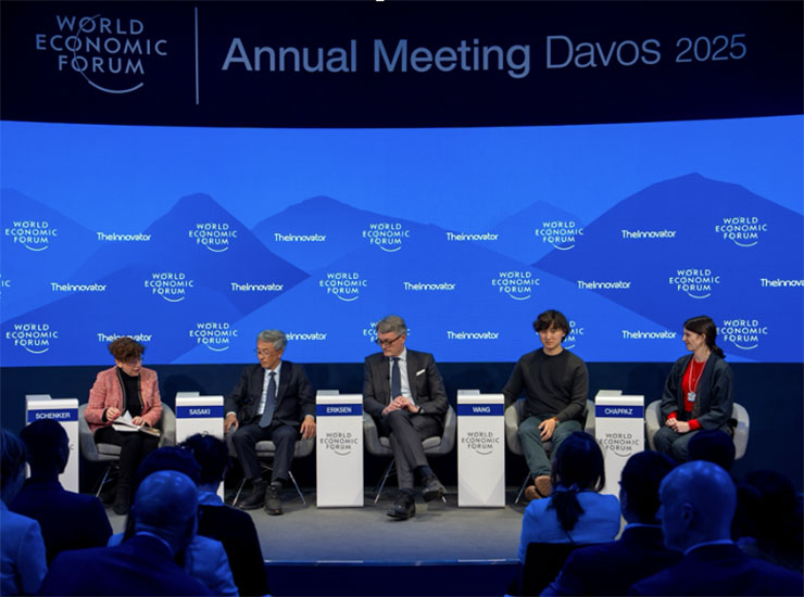 Yutaka Sasaki taking part in a panel discussion in Davos. 