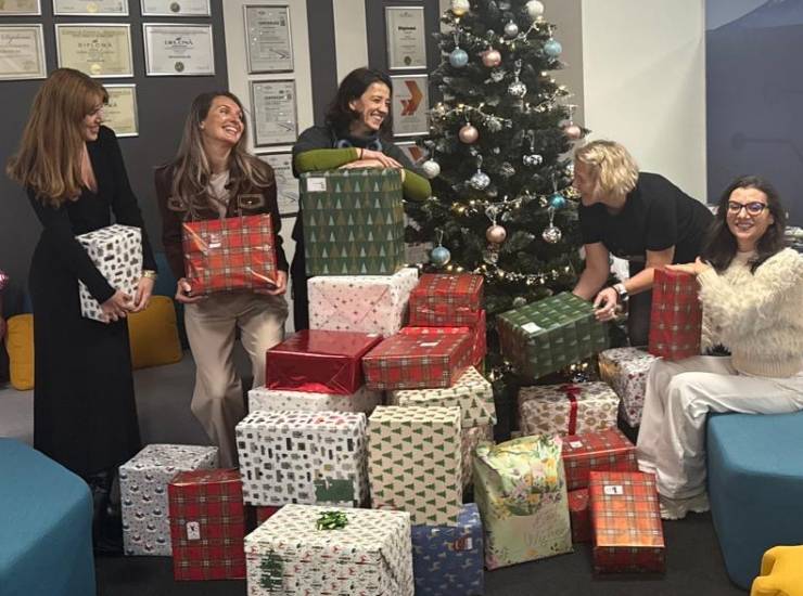 The season of giving: Wrapping gifts in Romania